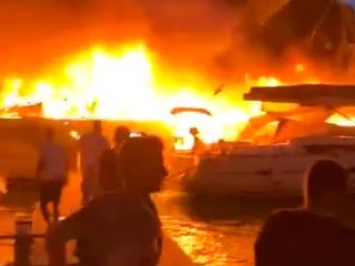 Feuer im Hafen von Split