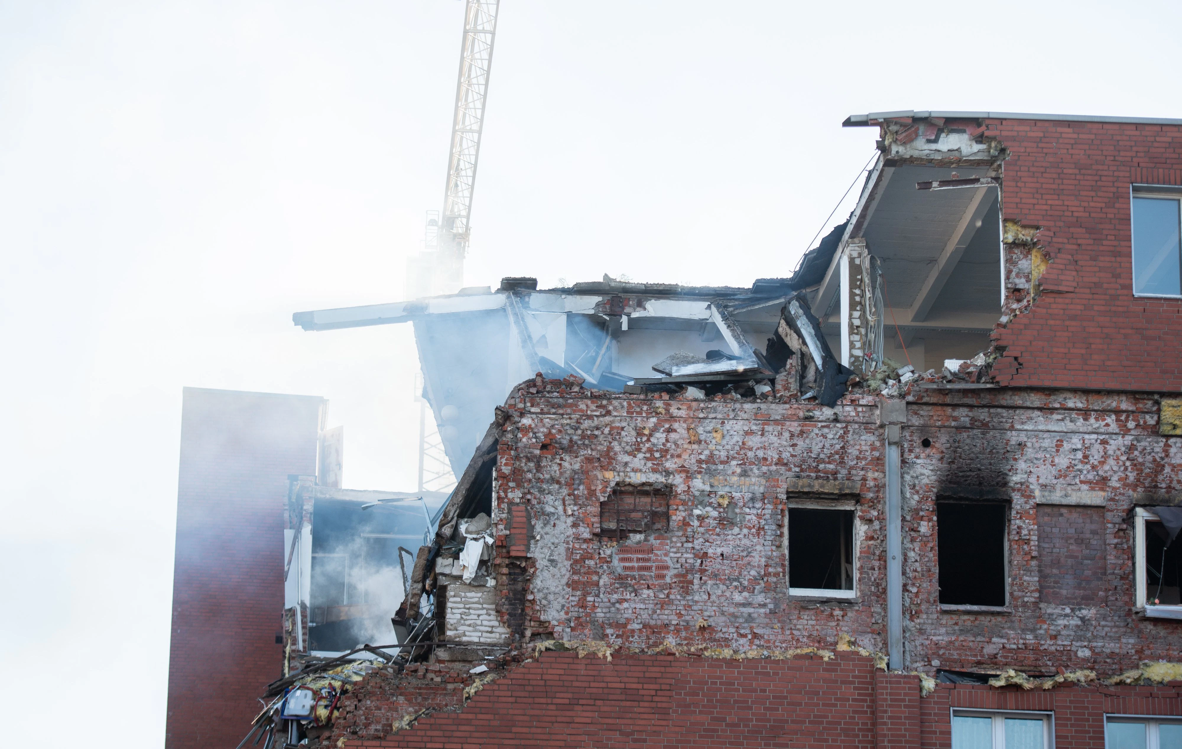 Download von www.picturedesk.com am 31.05.2021 (08:08).  31 May 2021, Hamburg: A building in the Barmbek district was badly damaged after an explosion. Photo: Daniel Reinhardt/dpa - 20210531_PD0487 - Rechteinfo: Rights Managed (RM)
