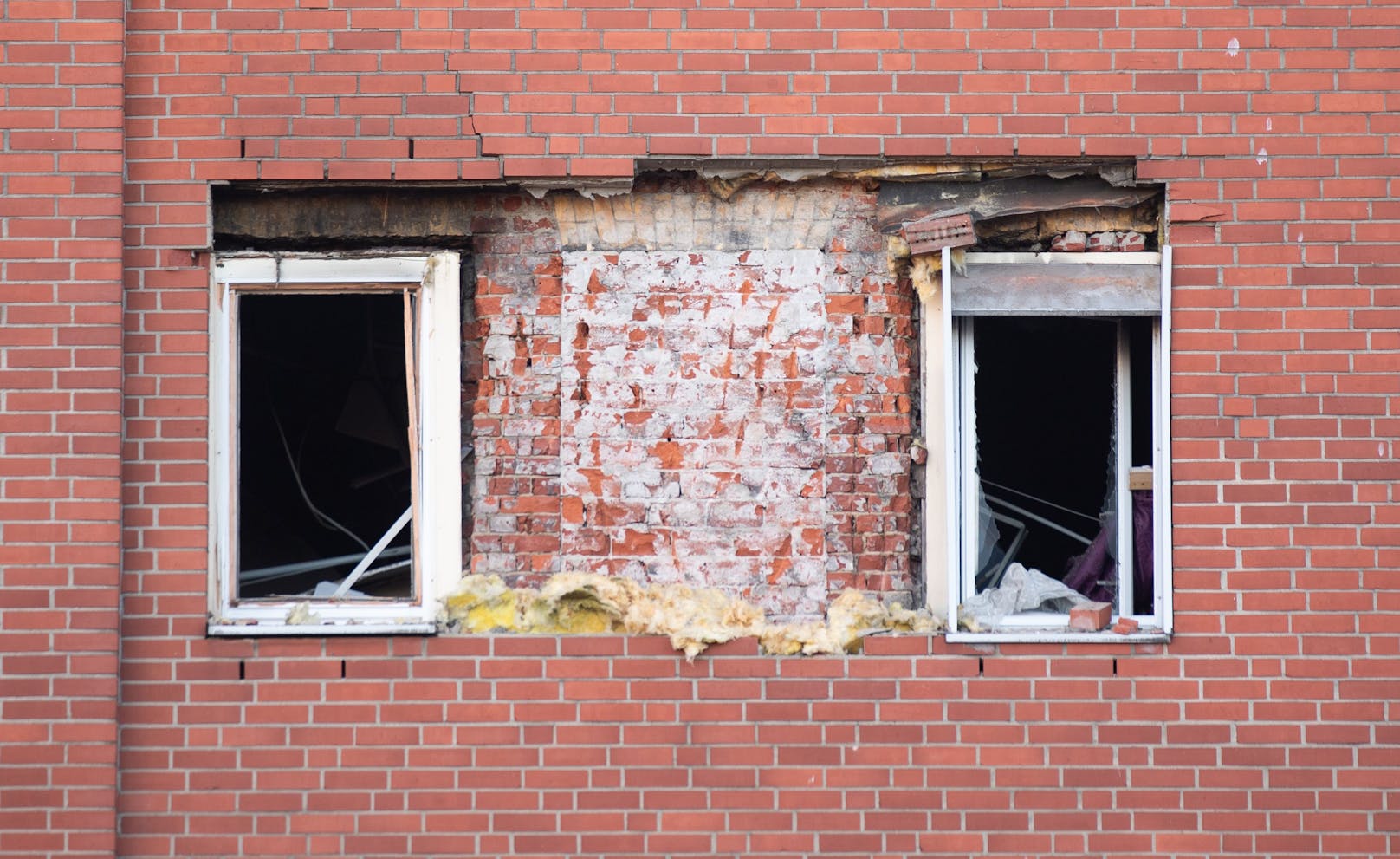 In einem Wohn-und Bürogebäude in Barmbek (Hamburg) ist es zu einer Explosion gekommen.