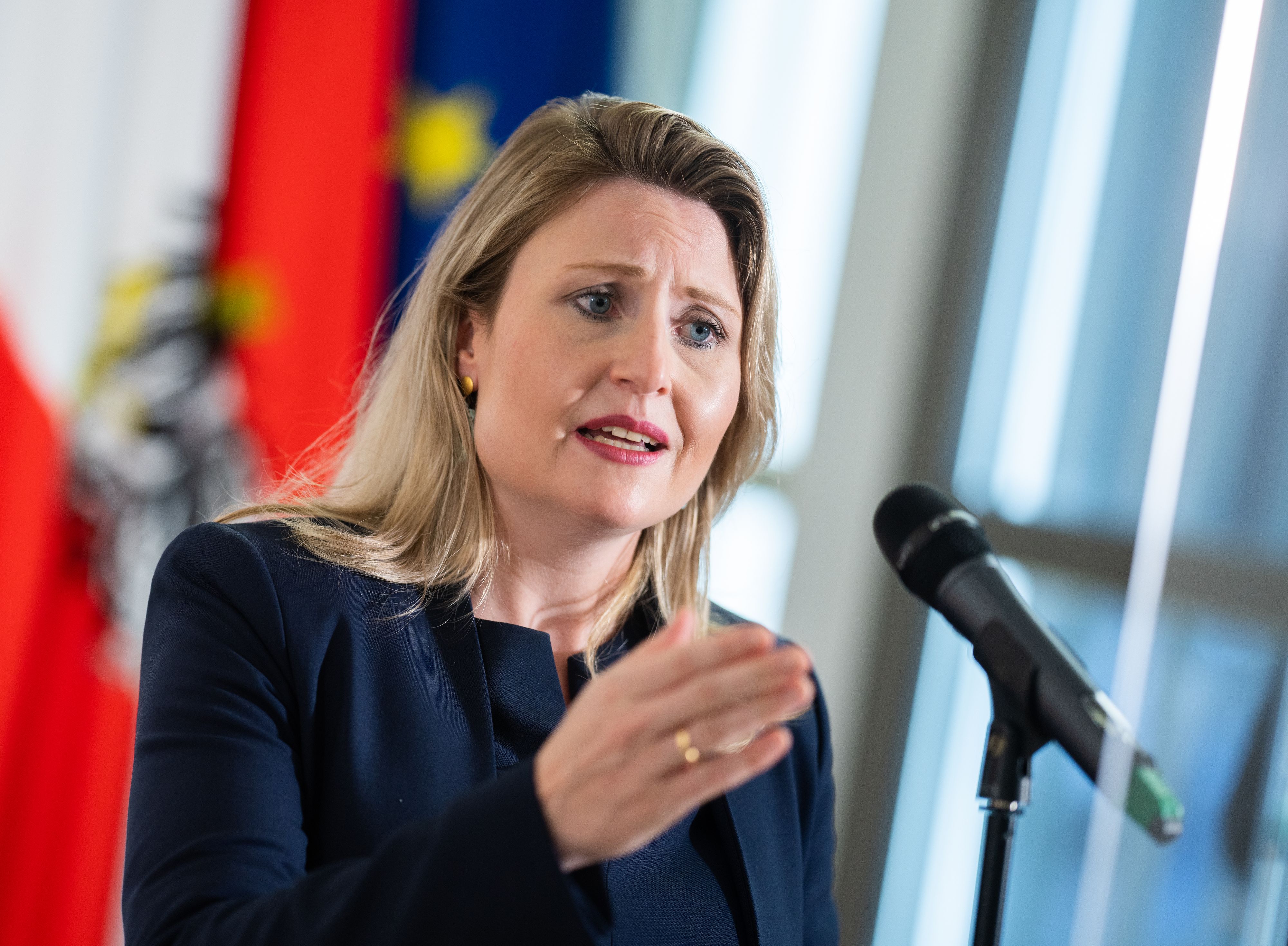 Frauenministerin Susanne Raab (ÖVP) ist nach der Präsentation der Islamkarte massiv bedroht worden.