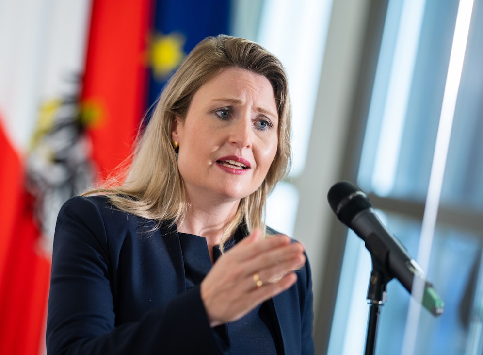 Frauenministerin Susanne Raab (ÖVP) ist nach der Präsentation der Islamkarte massiv bedroht worden.