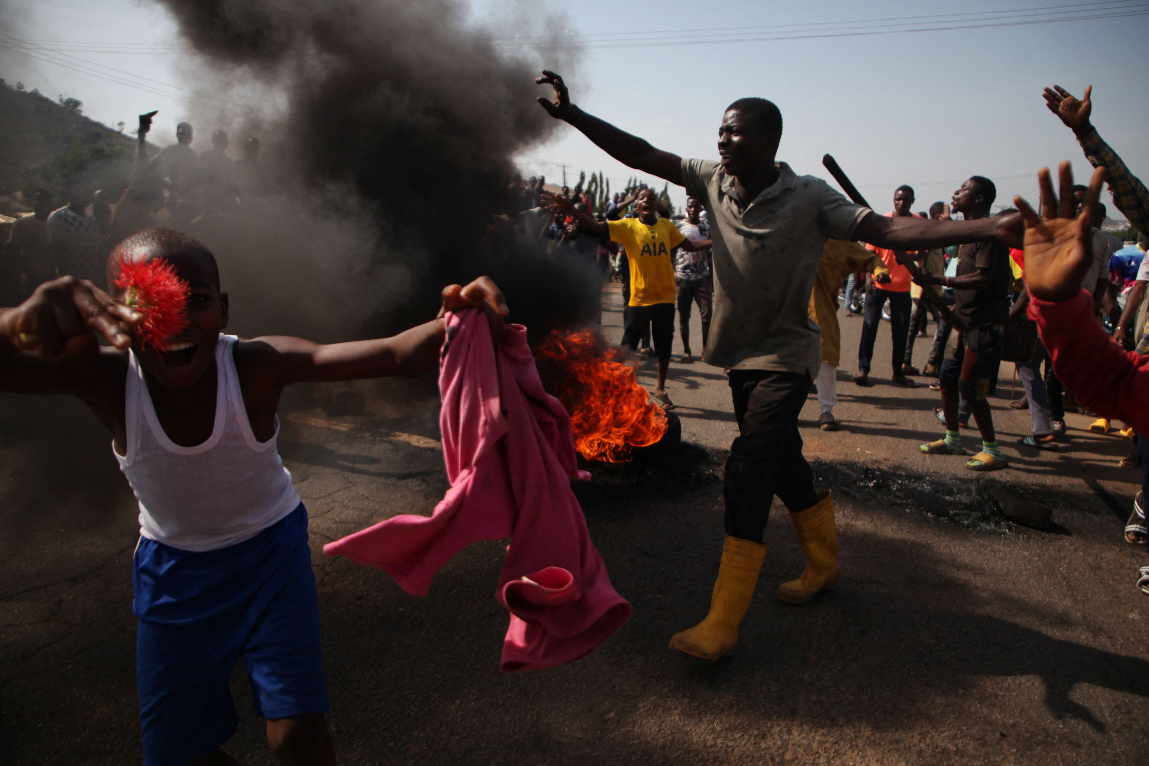 Entführungen sind keine Seltenheit in Nigeria. Erst vor kurzem wurden 14 Studierende nach sechs Wochen wieder freigelassen. Gegen den Anstieg an Entführungen sind Menschen wie hier in Gauruka auf die Straße gegangen.