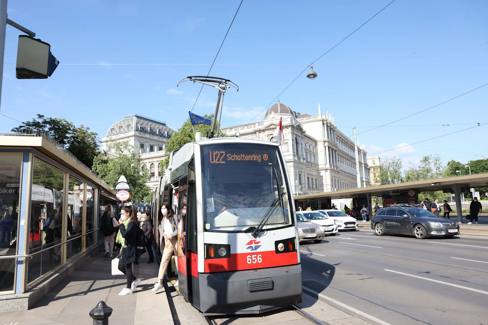 Bis Herbst 2023 ist die U2 nur zwischen Seestadt und Schottentor unterwegs. Für die restliche Strecke wurde auf der Ringstraße ein Bim-Ersatz eingerichtet.