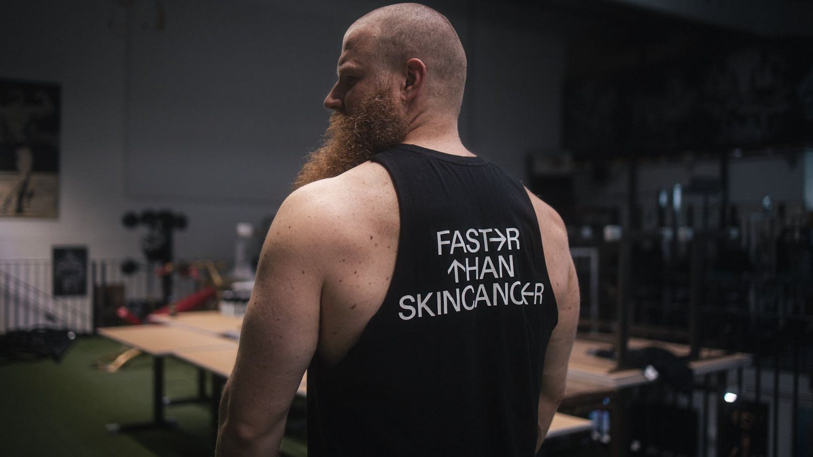 Der Kraftdreikämpfer Alexander Pürzel beteiligt sich an der Aufklärungskampagne "Faster than Skincancer"