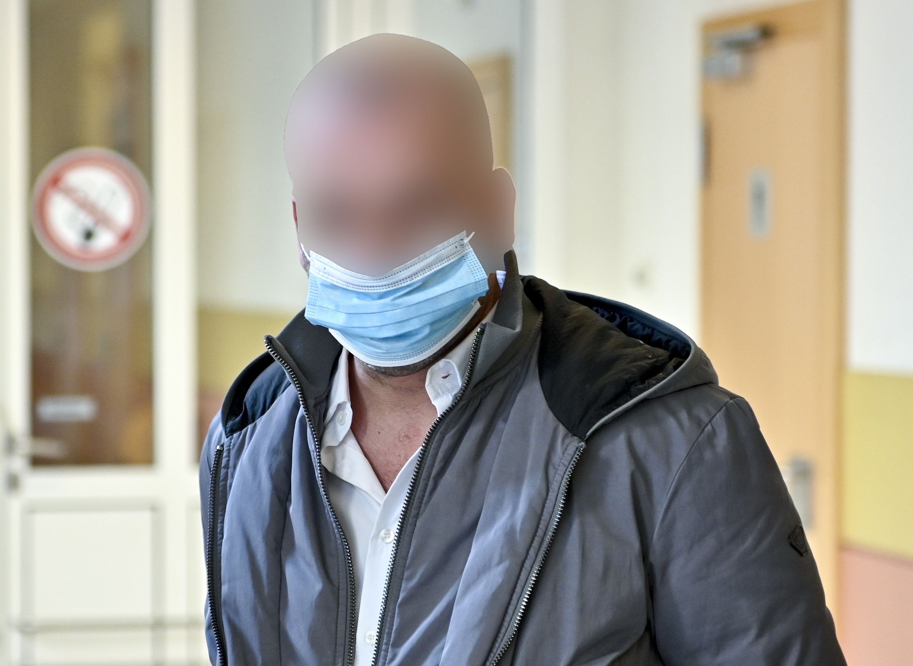 Der "Bierwirt"am Montag, 11. Jänner 2021, vor der Prozessfortsetzung wegen übler Nachrede am Straflandesgericht Wien. 