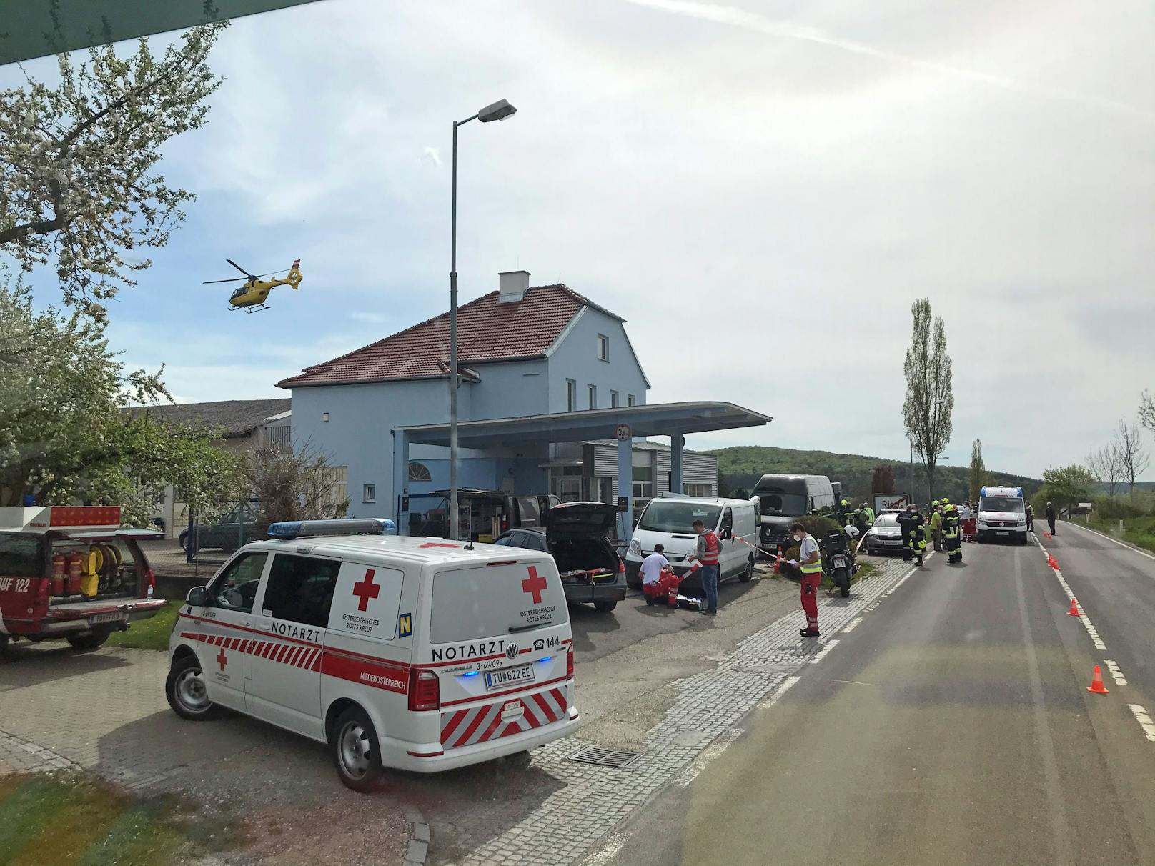 Explosion bei Tankstelle: Einsatzkräfte vor Ort