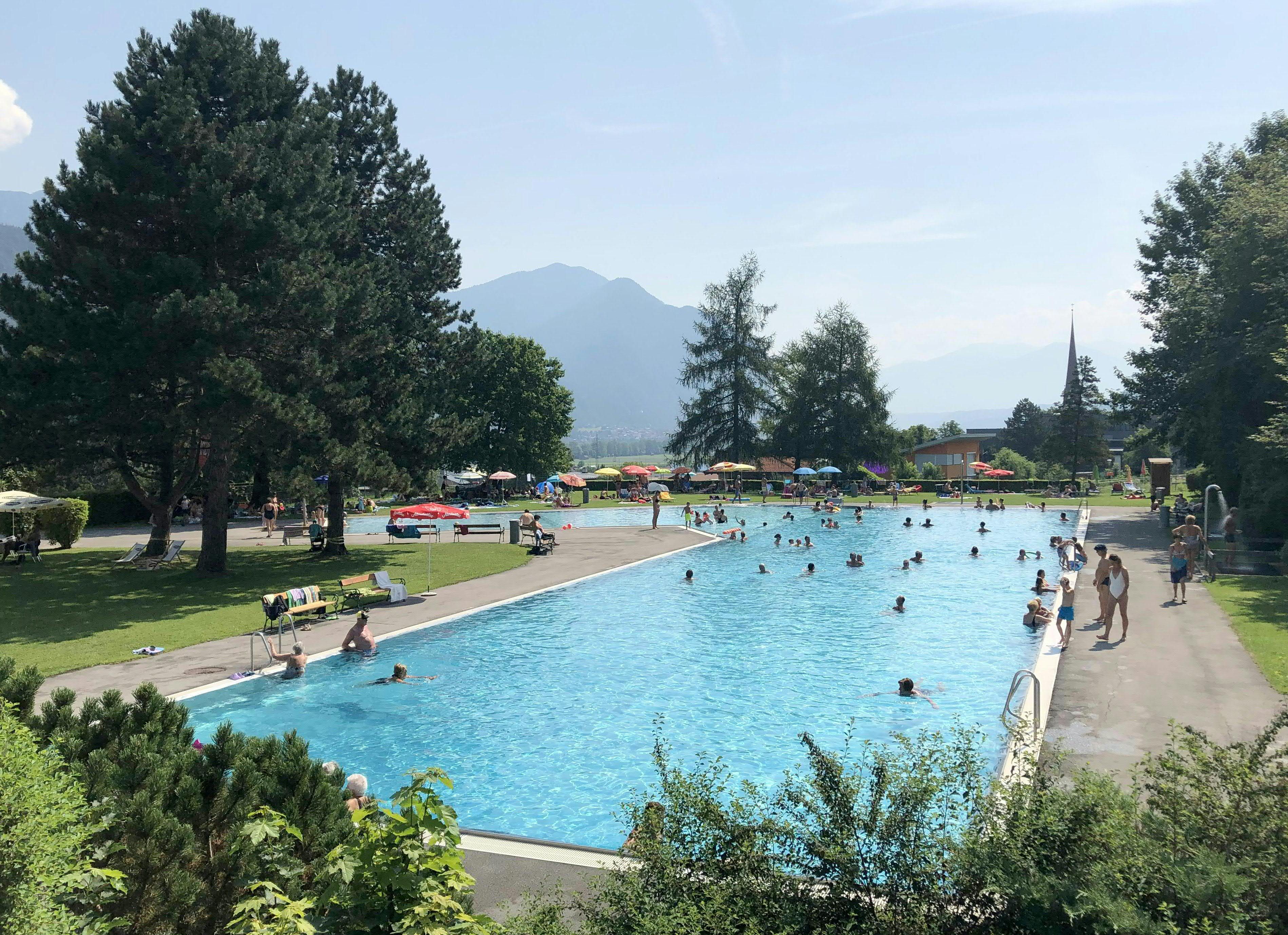 Auch im Freibad müssen Abstände eingehalten werden.