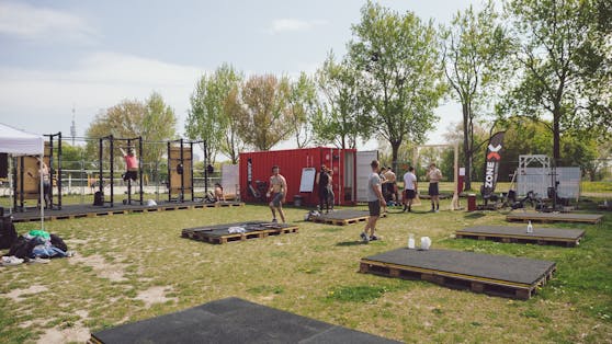 Der großzügige Trainingsbereich der Outdoor Zone auf der Wiener Donauinsel. 