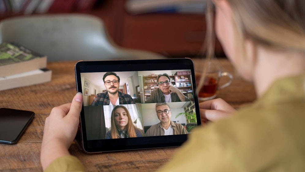 Ständiges Videotelefonieren hat Auswirkungen auf die Psyche. Frauen sind stärker betroffen.<br>