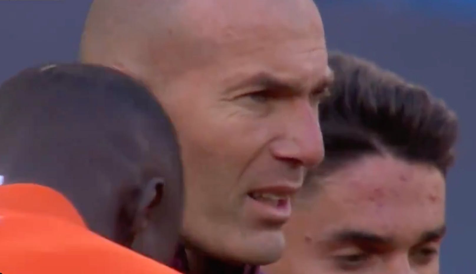 Zinedine Zidane bei der Ansprache im Abschlusstraining.