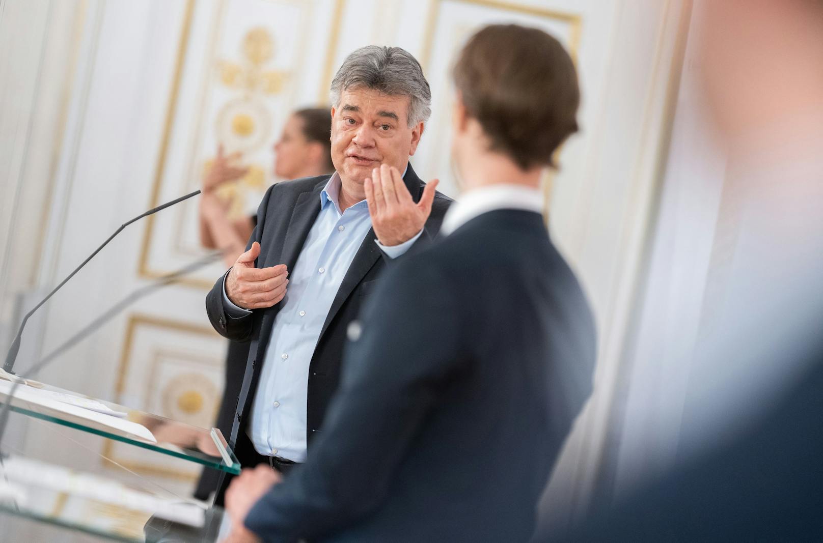 Vizekanzler Werner Kogler (Grüne) und Finanzminister Gernot Blümel (ÖVP) am Mittwoch, 05. Mai 2021, während des Pressefoyers nach einem Ministerrat im Bundeskanzleramt in Wien.