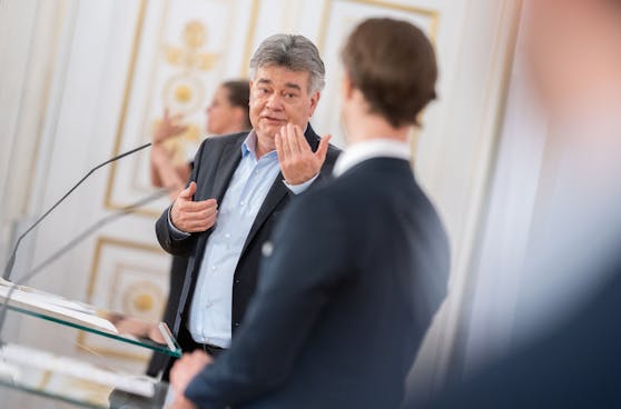 Vizekanzler Werner Kogler (Grüne) und Finanzminister Gernot Blümel (ÖVP) am Mittwoch, 05. Mai 2021, während des Pressefoyers nach einem Ministerrat im Bundeskanzleramt in Wien.