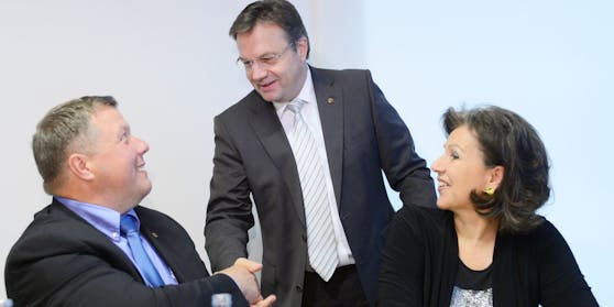 Der eine geht, die andere kommt: Gesundheitslandesrat Bernhard Tilg (links) hat überraschend seinen Rücktritt bekannt gegeben. Ihm folgt Patrizia Zoller-Frischauf (rechts) im ÖVP-Team von Landeshauptmann Günther Platter (Mitte) nach. 