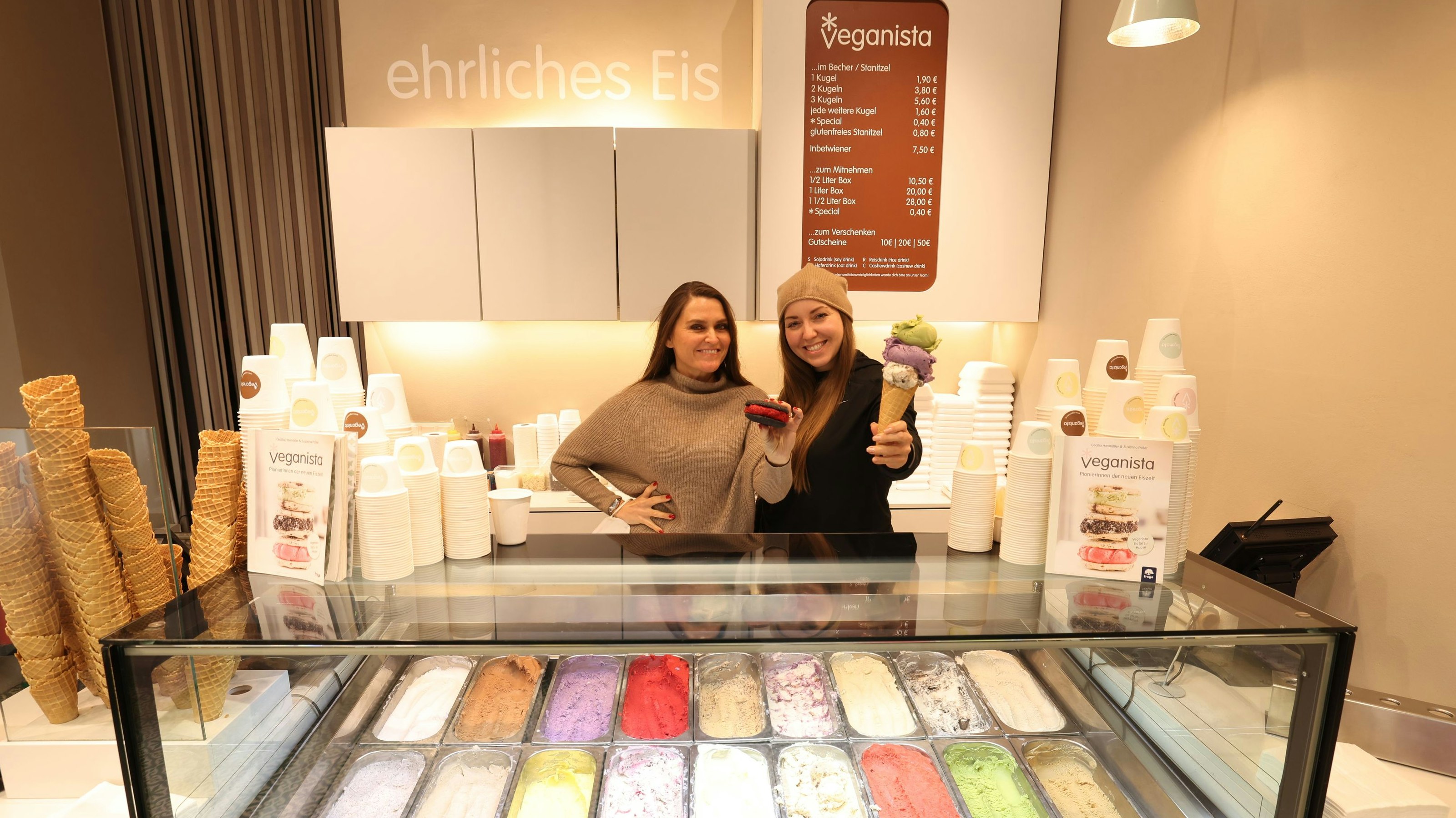 Die Veganista-Chefinnen Cecilia und Susanna sorgen sich um ihre Mitarbeiter.