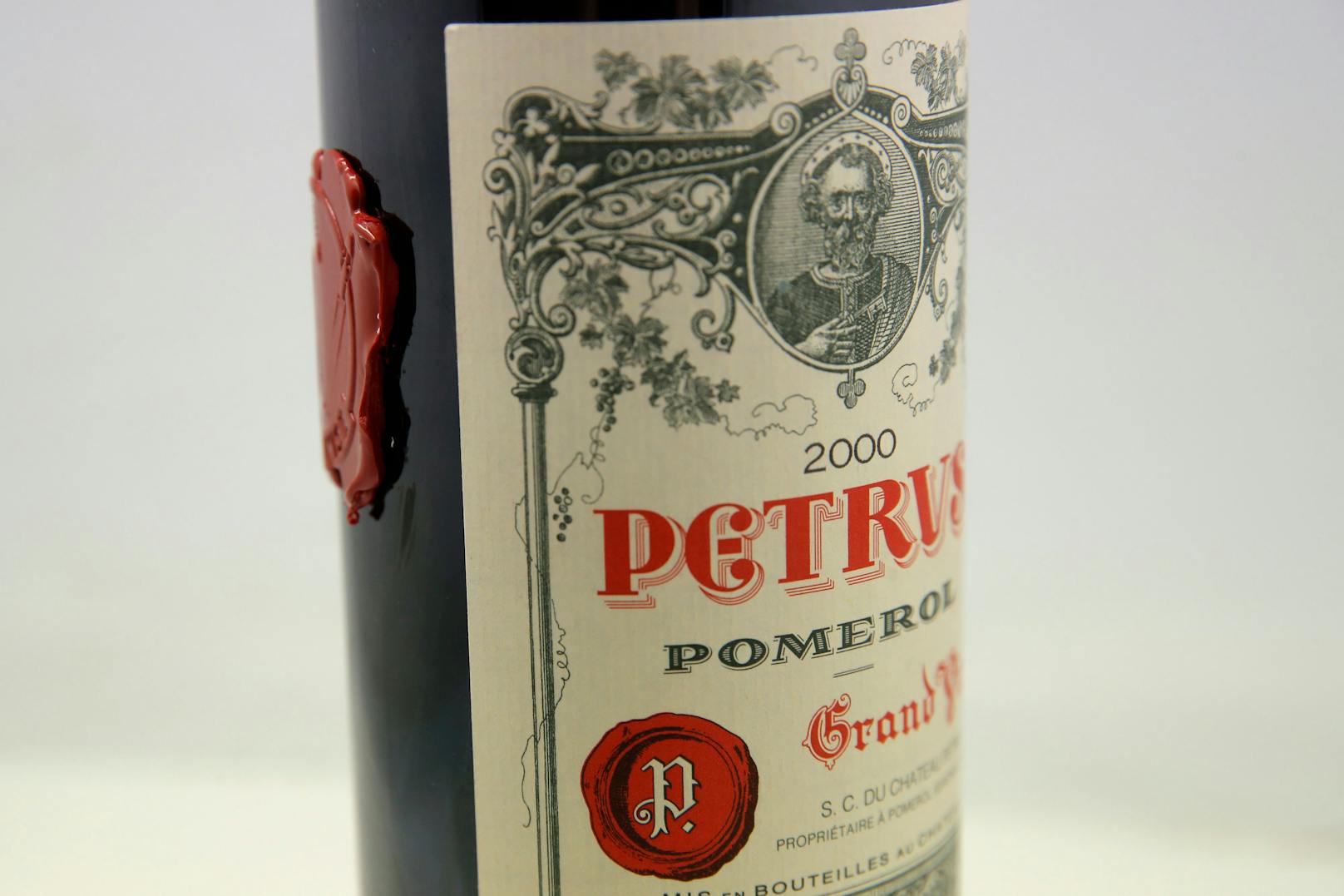 In New York wird eine Flasche französischer Rotwein versteigert, die 14 Monate lang auf der Internationalen Raumstation ISS gelagert wurde.
