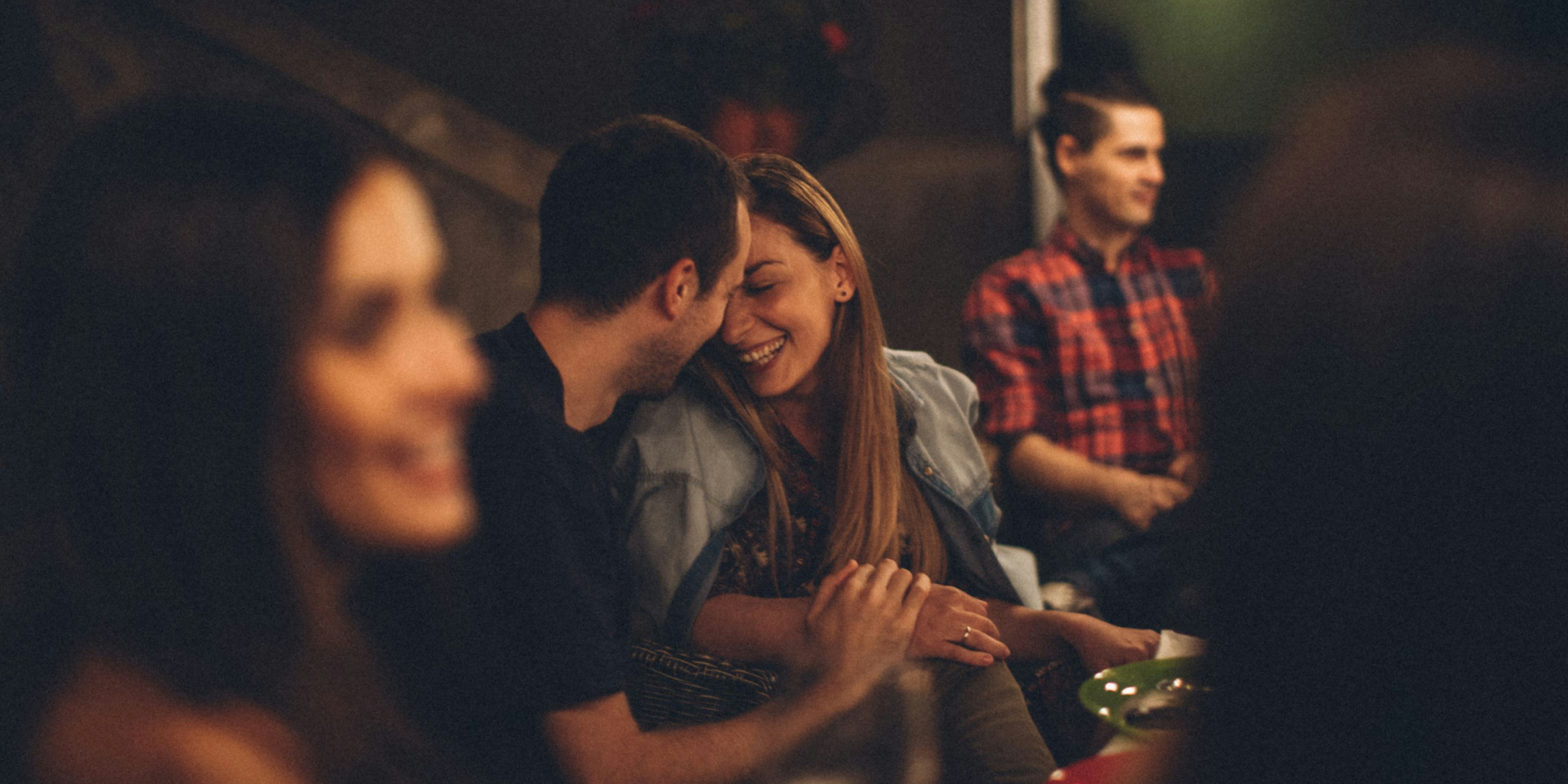 Apps wie Tinder und OkCupid erwarten für den Sommer einen Dating-Boom (Symbolbild).