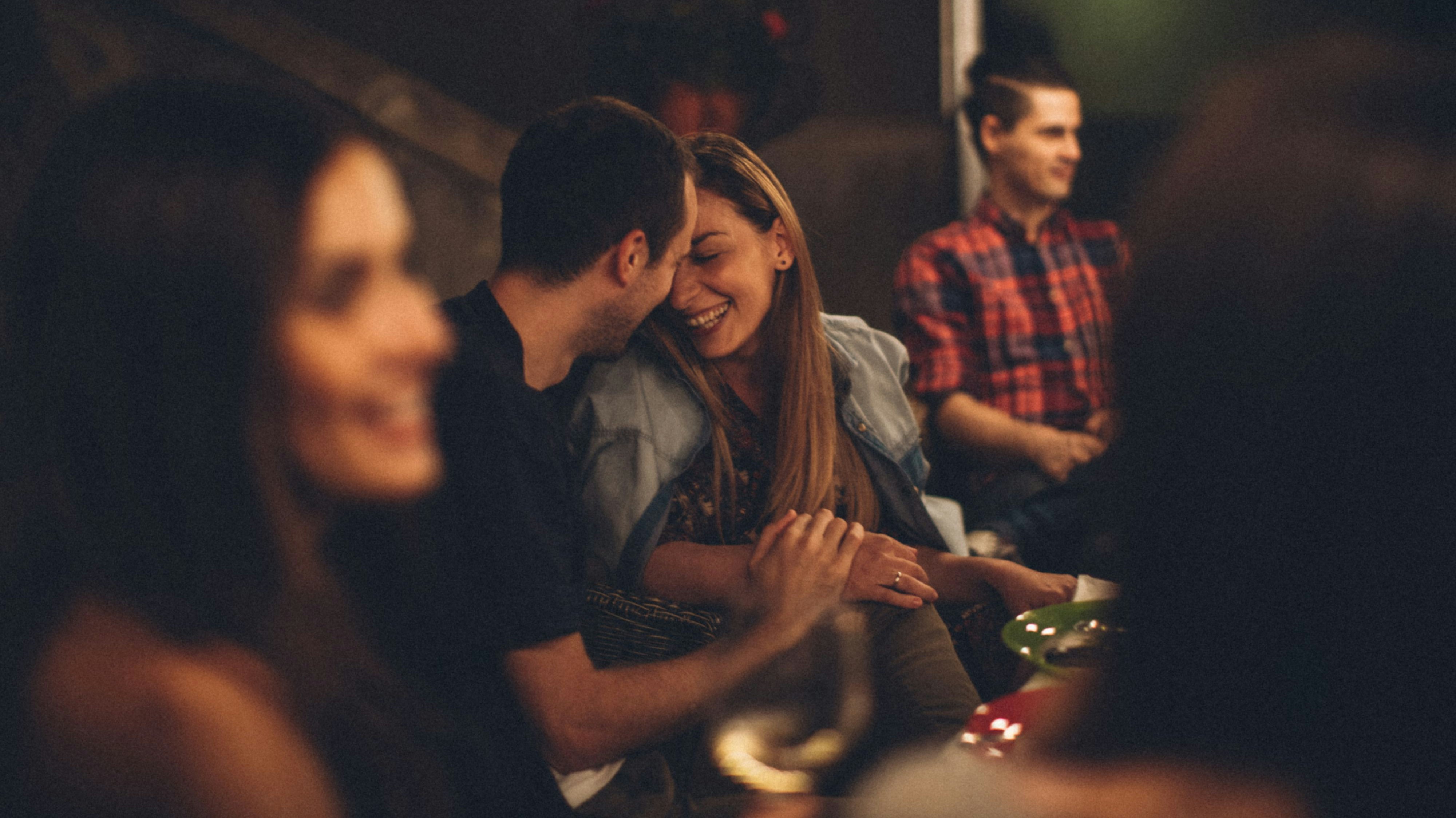 Apps wie Tinder und OkCupid erwarten für den Sommer einen Dating-Boom (Symbolbild).