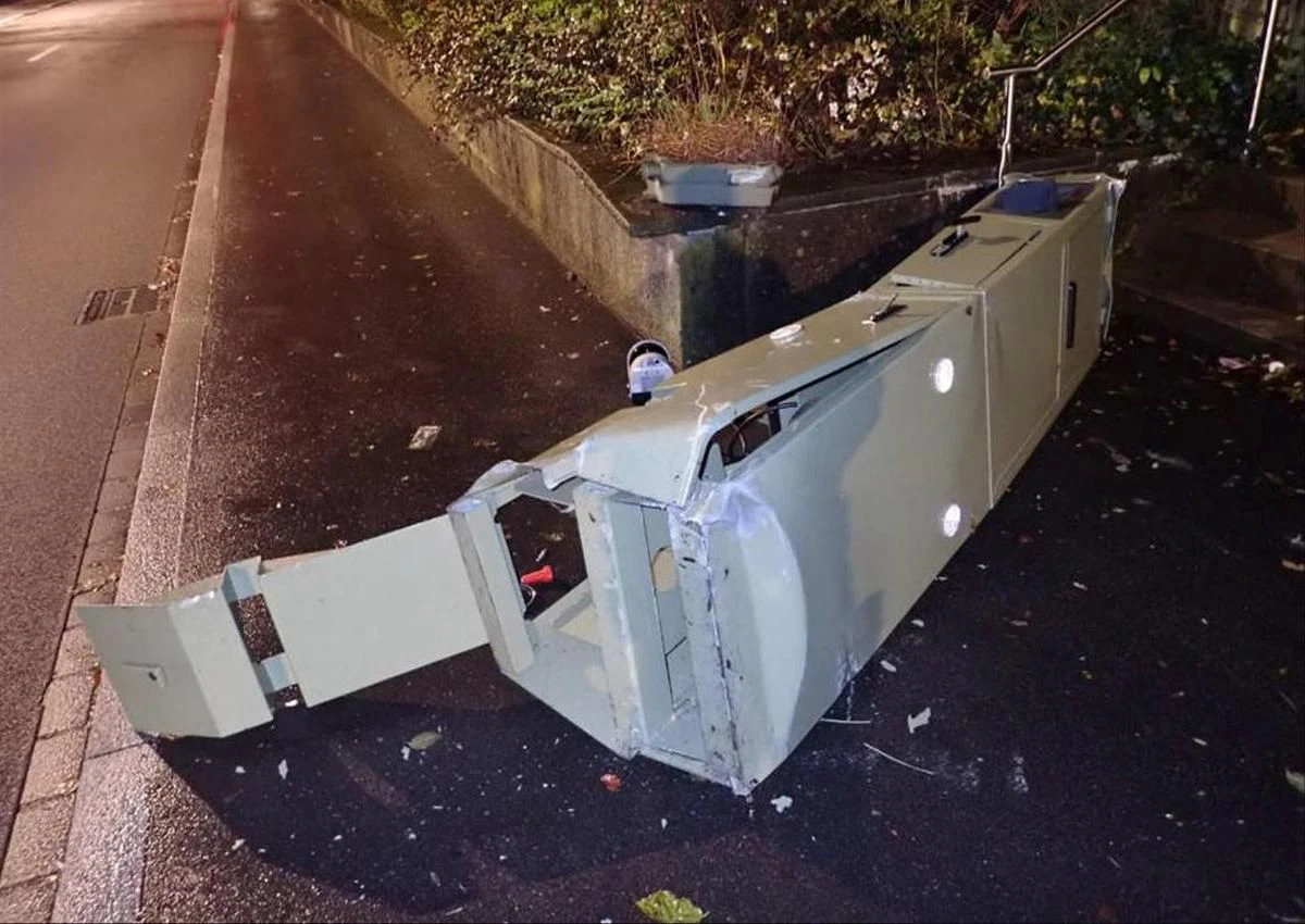 Mit einem BMW schrottete ein Aargauer die Messanlage an der Breitestrasse in Winterthur