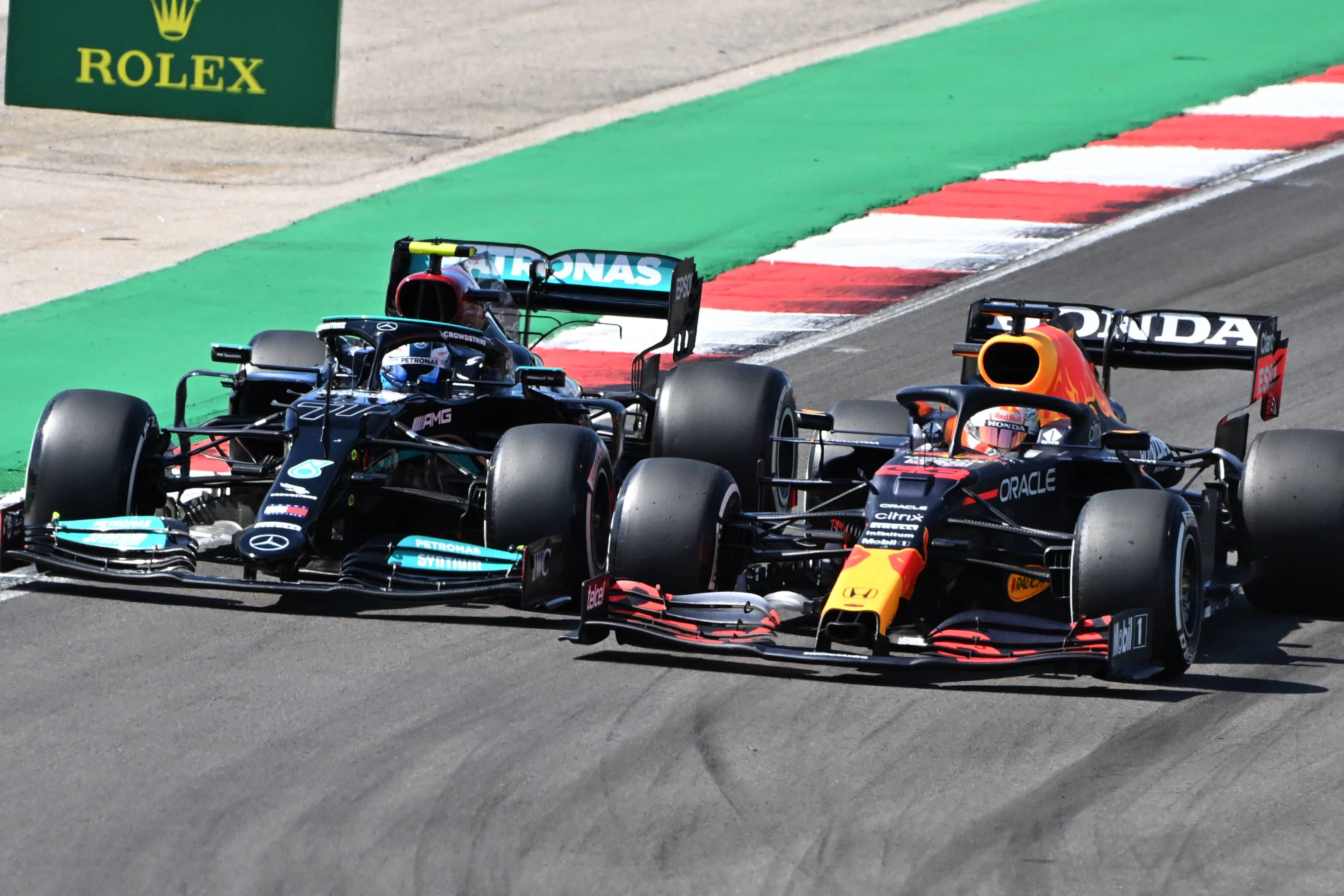 Red Bull schnappt Mercedes die Mitarbeiter weg. 