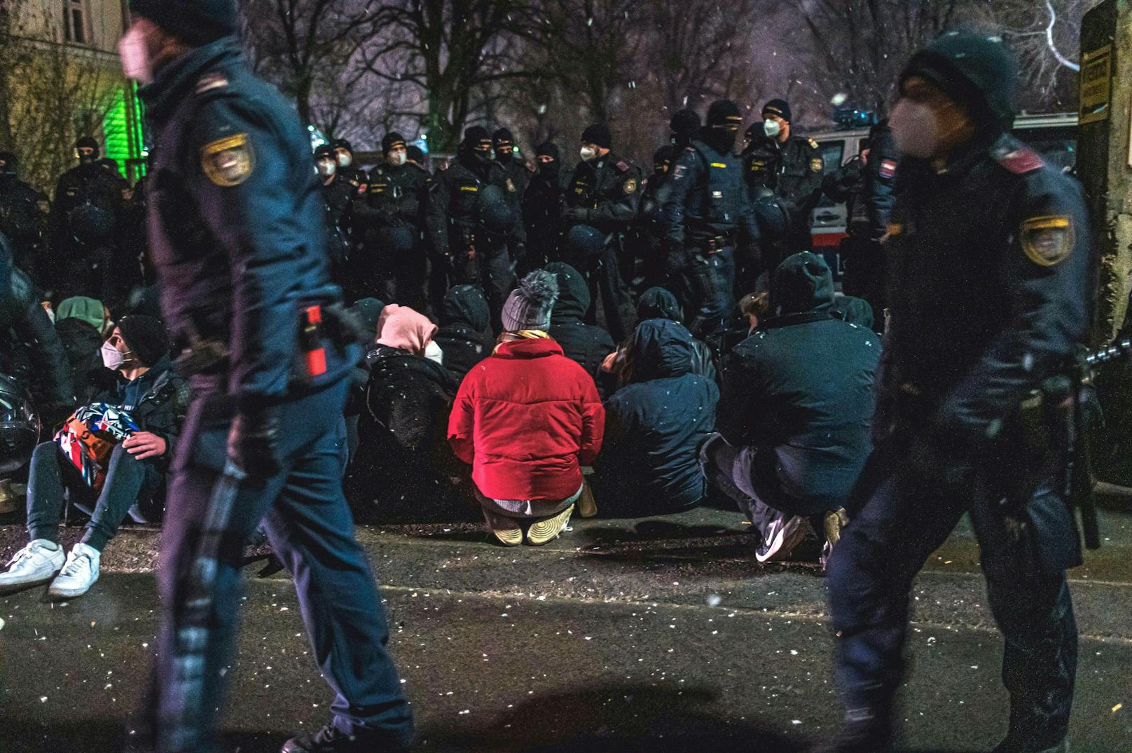 Der Protest gegen die Abschiebung von drei Schülerinnen nach Georgien bzw. Armenien am 28. Jänner 2021 in Wien-Simmering.