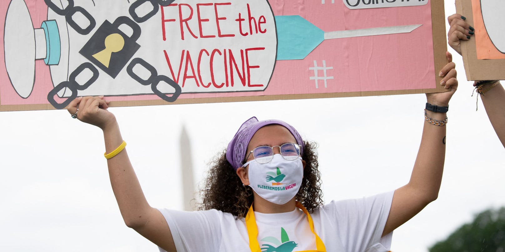 #FreetheVaccine: Demonstrantinnen setzen sich in den USA für eine Patentfreigabe der Corona-Impfstoffe ein.