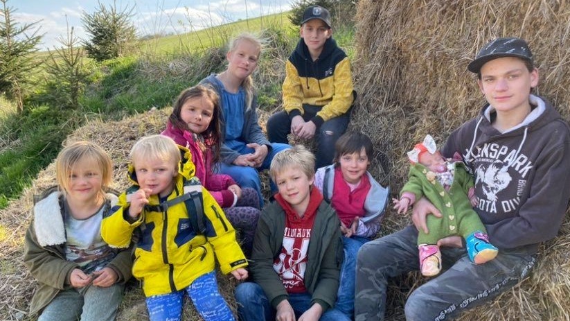 Die neun Kinder von Melanie Schiefer helfen alle zusammen.