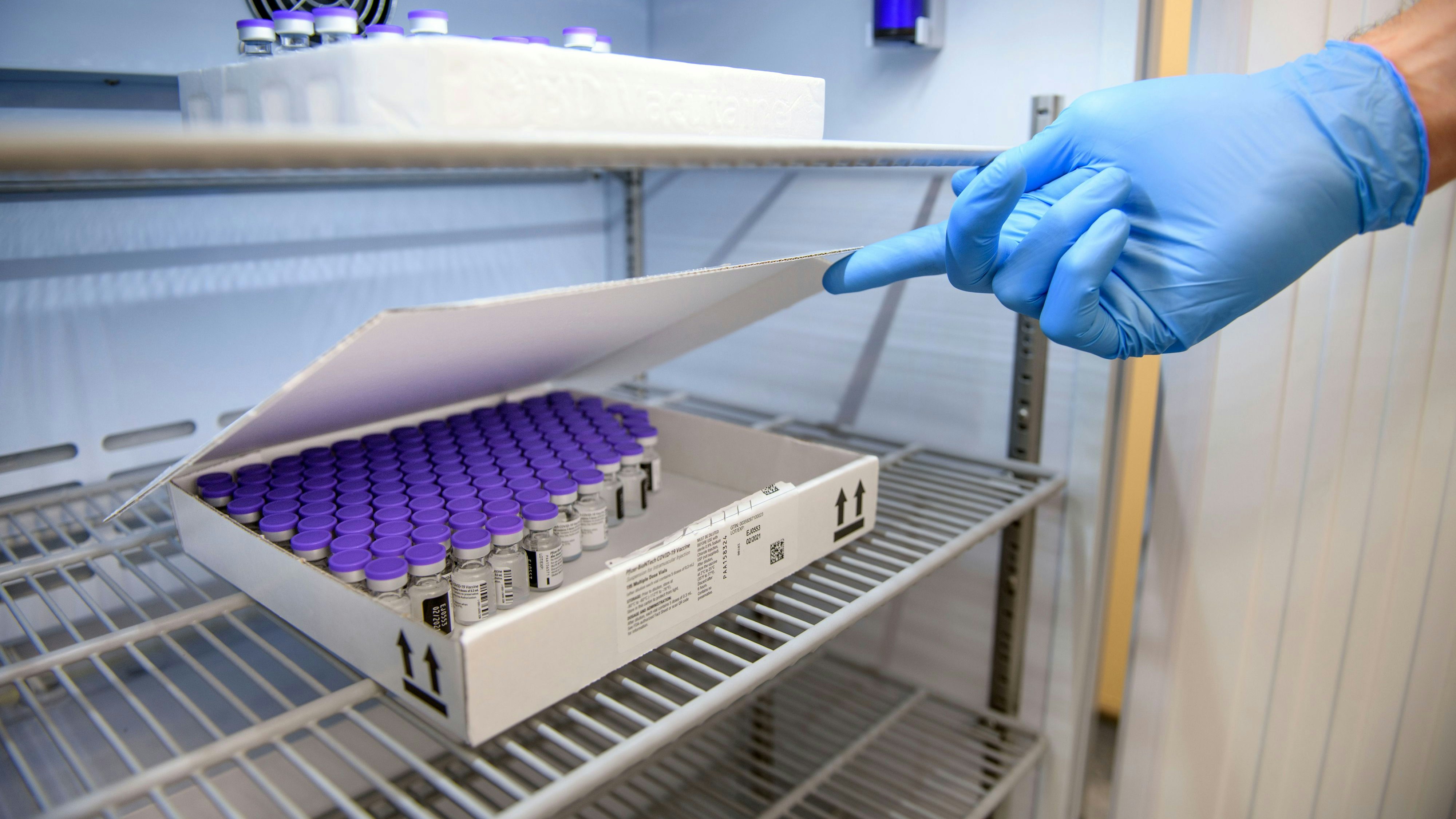 Frankreich blockiert die EU-Bestellung von 1,8 Milliarden Impfdosen von Biontech/ Pfizer. Symbolbild.