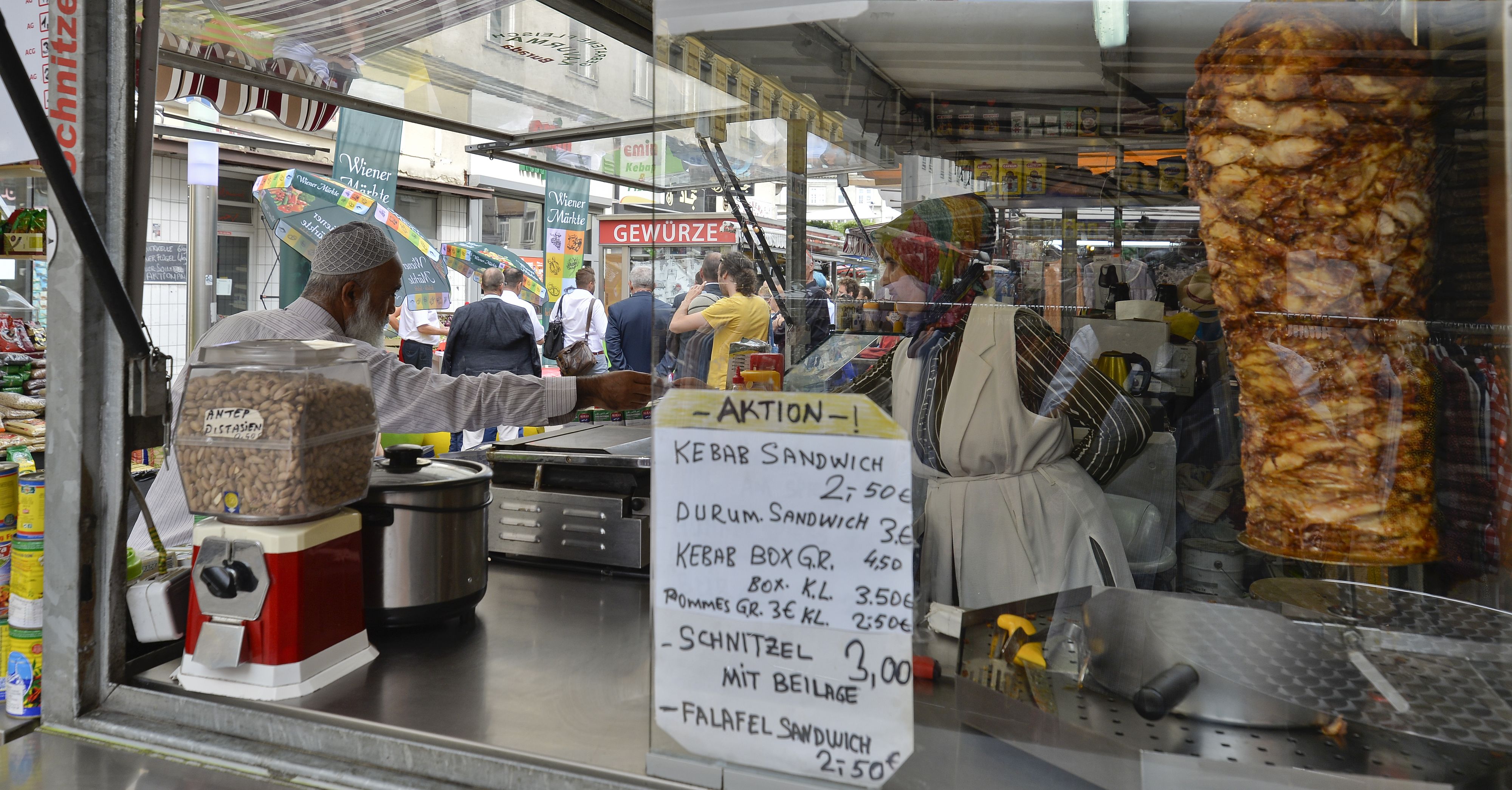 Ausnahmen von der Sitz-Pflicht gibt es für Imbissbuden.
