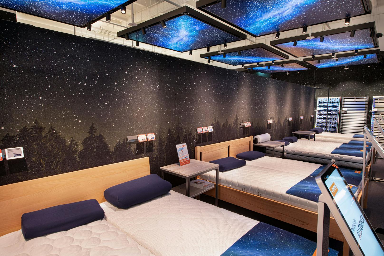 Einer der Highlights im neuen Flagshipstore ist das Schlafstudio mit seinen 14 Doppelbetten zum Probeliegen!