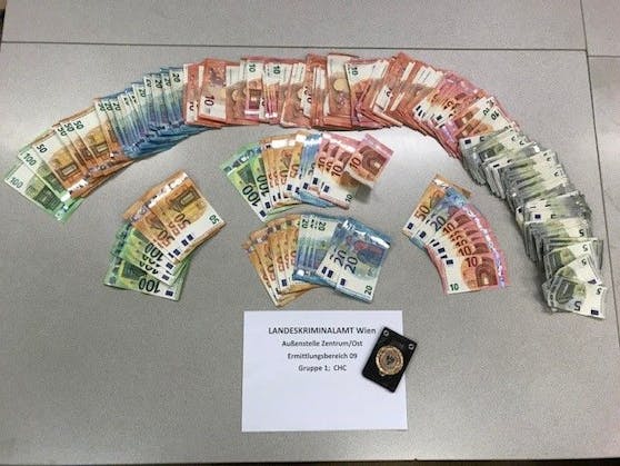 Über 4.000 Euro stellten die Beamten beim Verdächtigen sicher.