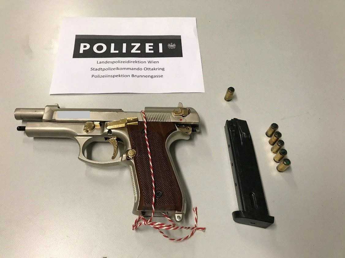 Mit dieser Waffe soll ein Wiene r aus seiner Wohnung gefeuert haben.