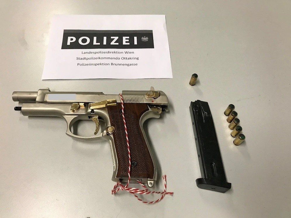 Mit dieser Waffe soll ein Wiene r aus seiner Wohnung gefeuert haben.