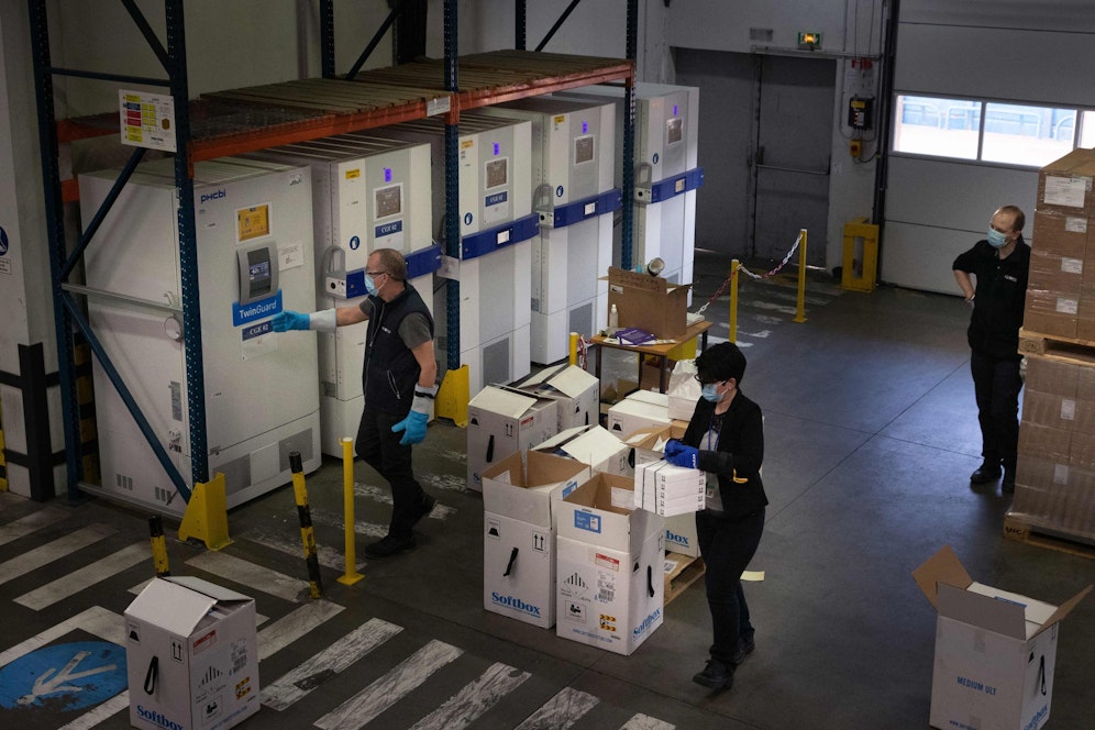 Nun also doch: Die EU kauft bis zu 1,8 Milliarden weitere Pfizer-Impfdosen.