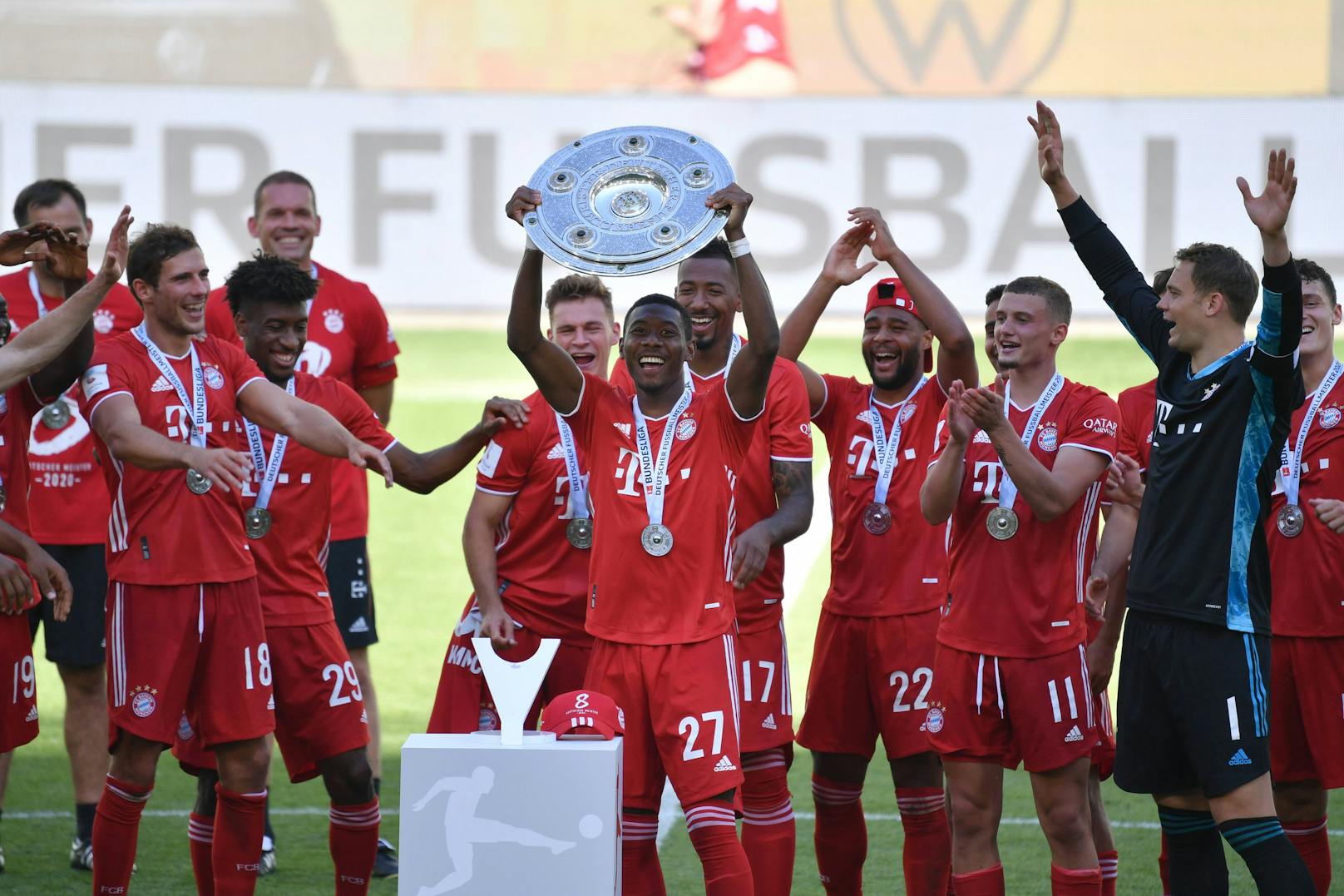 Meisterjubel bei den Bayern 2020, die Schale für 2021 gibt's am letzten Spieltag