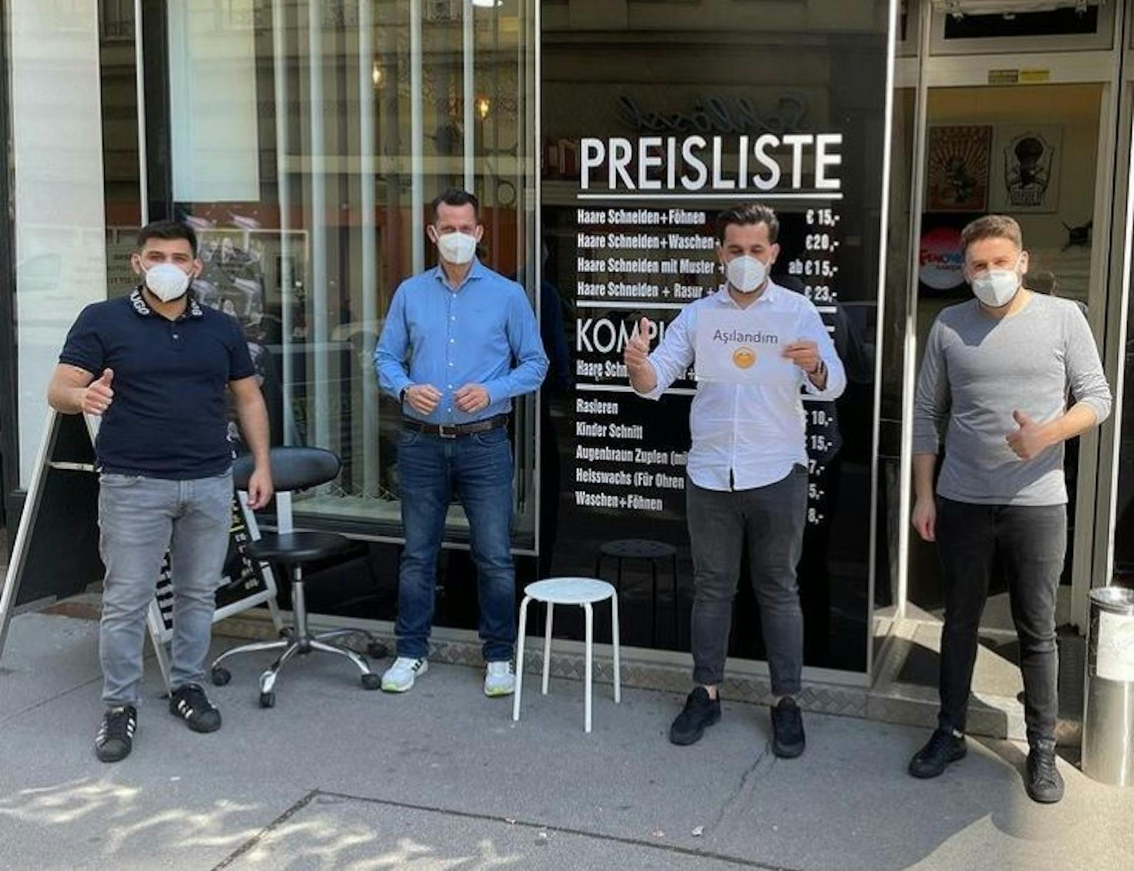 Gesundheitsminister Wolfgang Mückstein (Grüne) postete ein Bild vom ersten Friseurbesuch seit langem. 