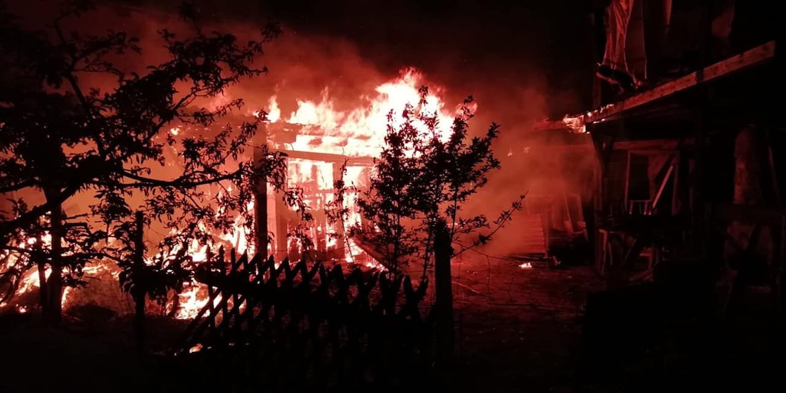 Neun Verletzte bei Brand einer Hütte in Bad Erlach