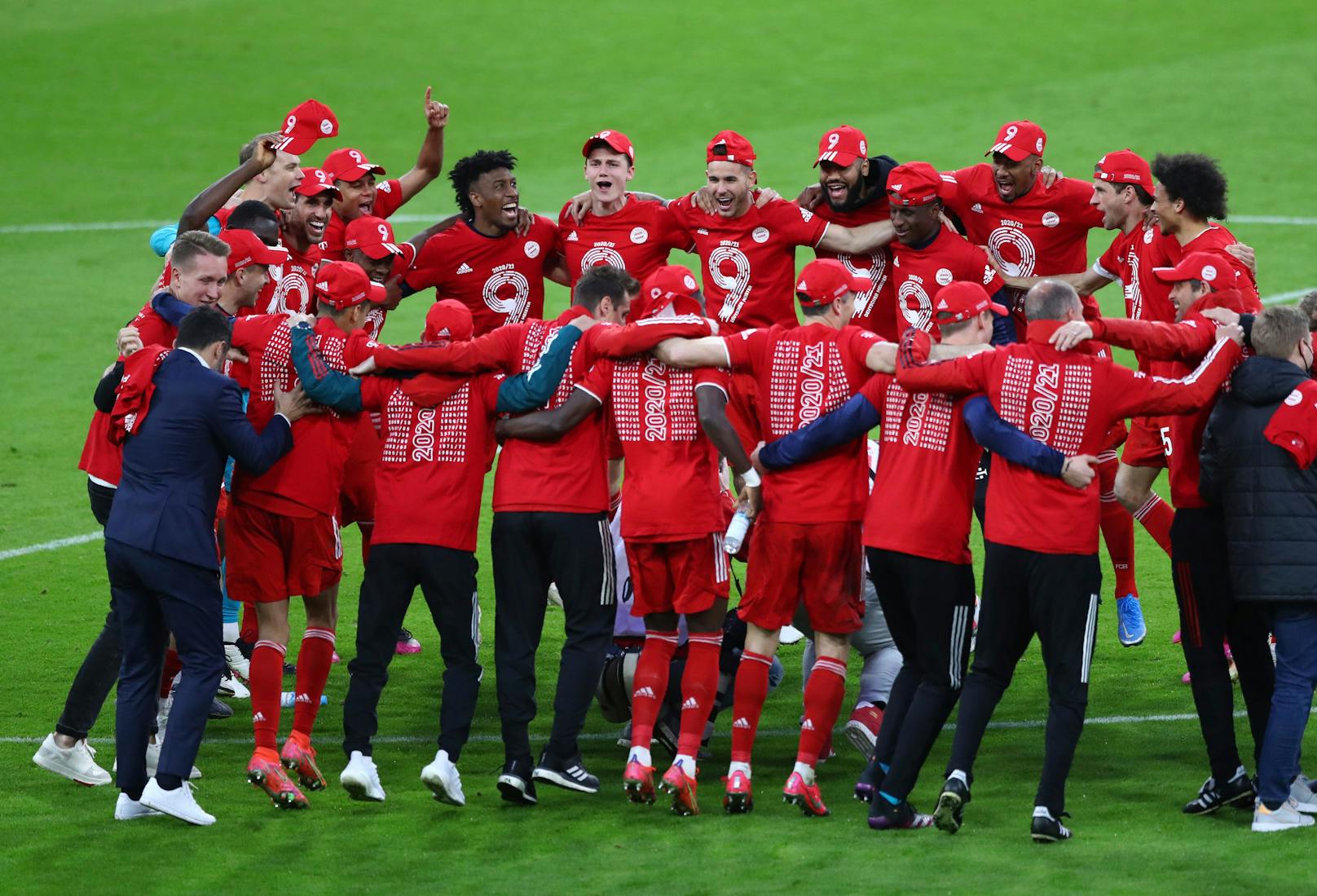 Alaba feiert mit den Bayern den neunten Meistertitel in Serie.