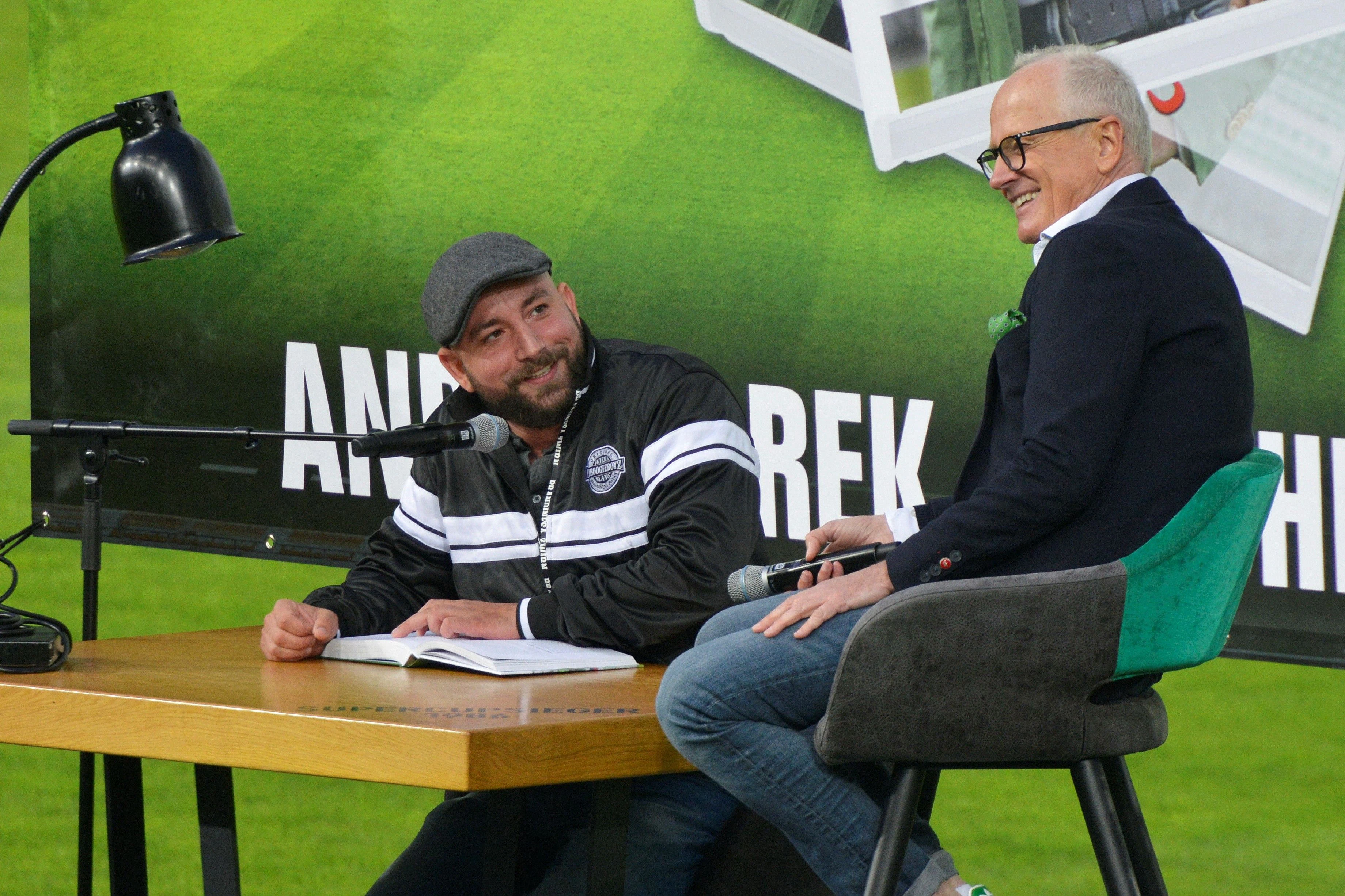 Gemeinsam mit Christopher Seiler präsentierte Marek sein Buch.