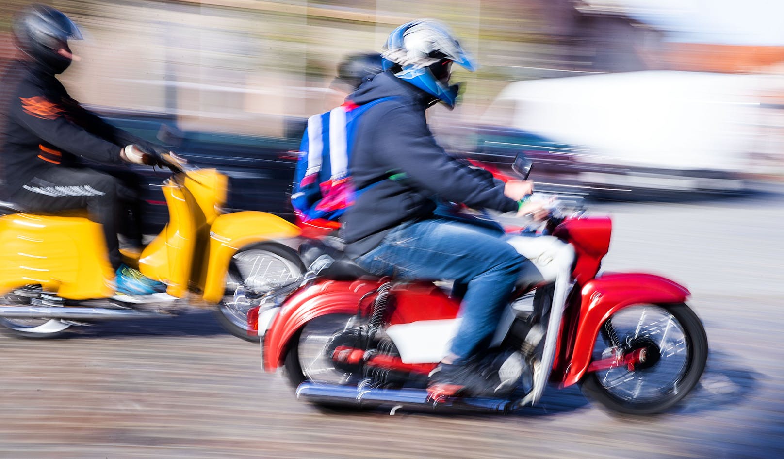 Moped-Rowdy (15) erhält nach Flucht 25 Anzeigen