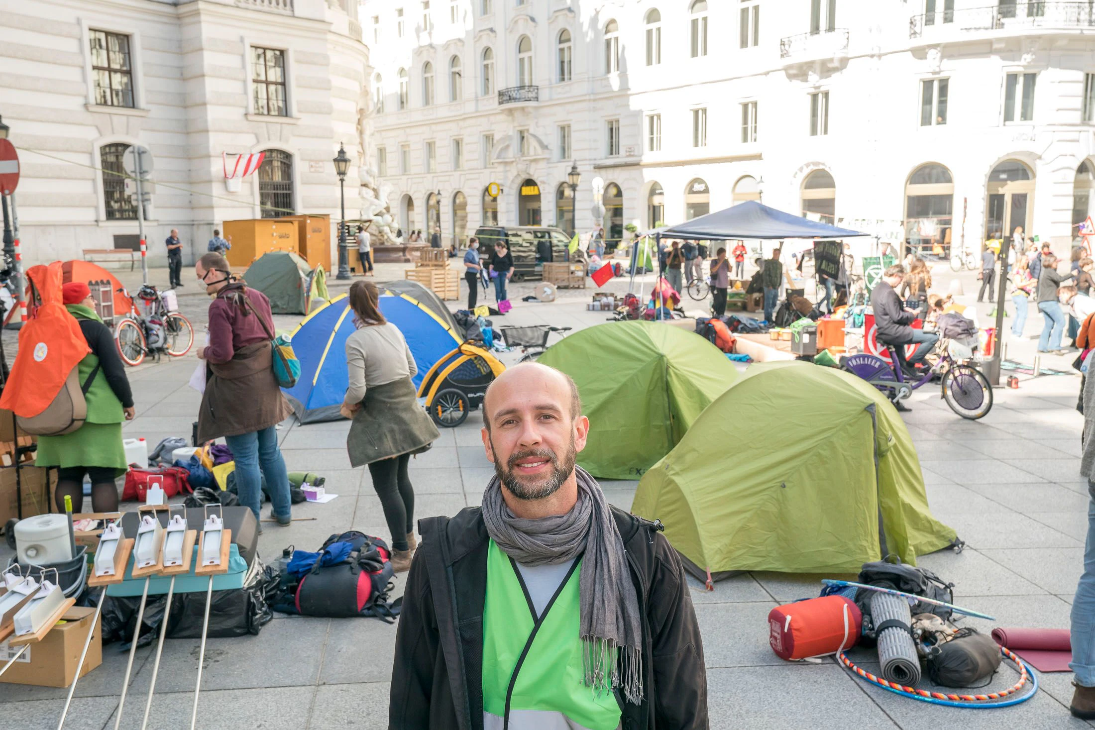 Aktivisten zelteten am Wiener Michaelerplatz.