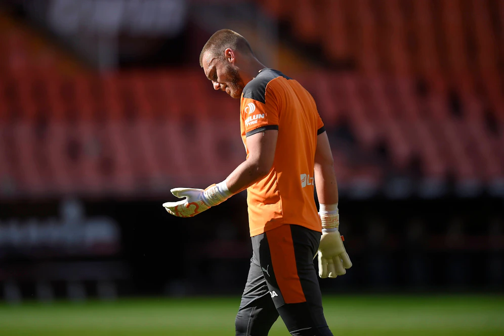 Jasper Cillessen hat sich mit dem Coronavirus infiziert.