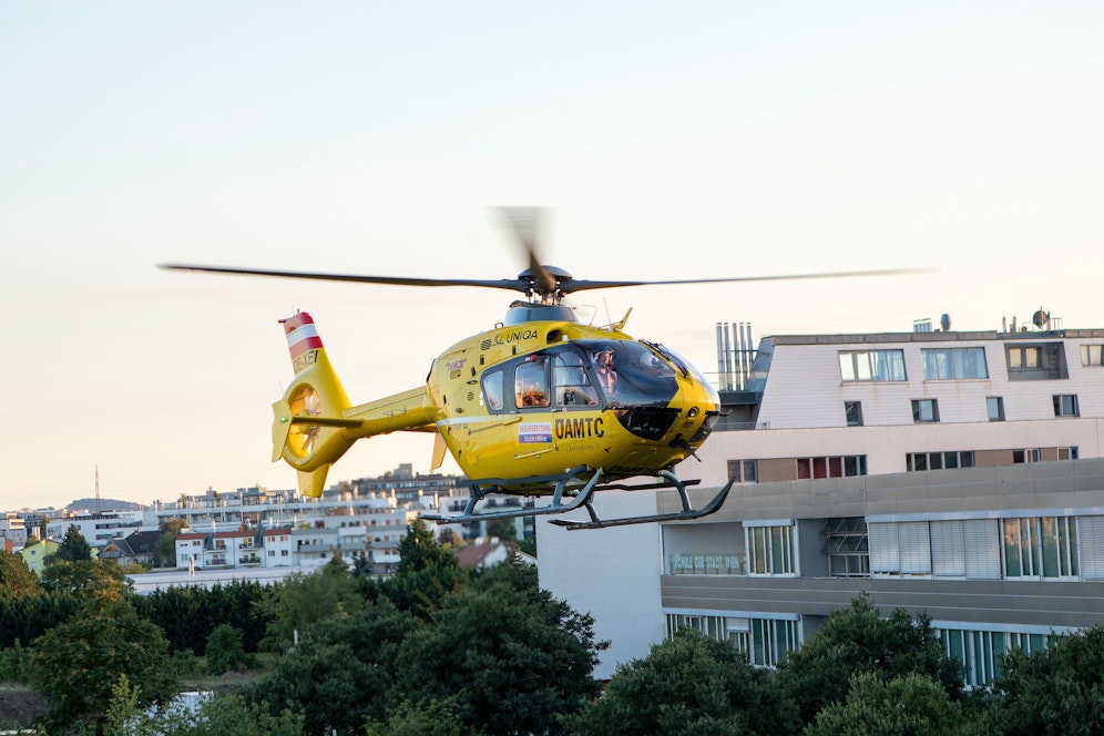 Der Notarzt-Heli Christophorus 9 bei einem Einsatz in Liesing. (Symbolbild)