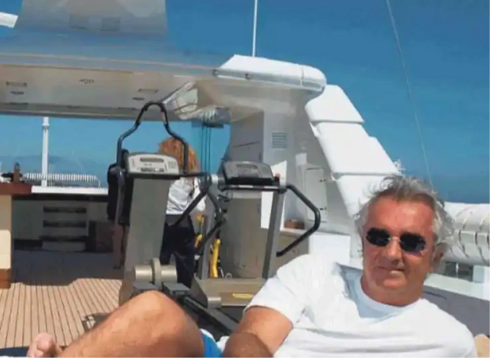 Flavio Briatore auf der versteigerten Jacht.