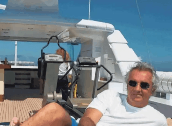 Flavio Briatore auf der versteigerten Jacht.