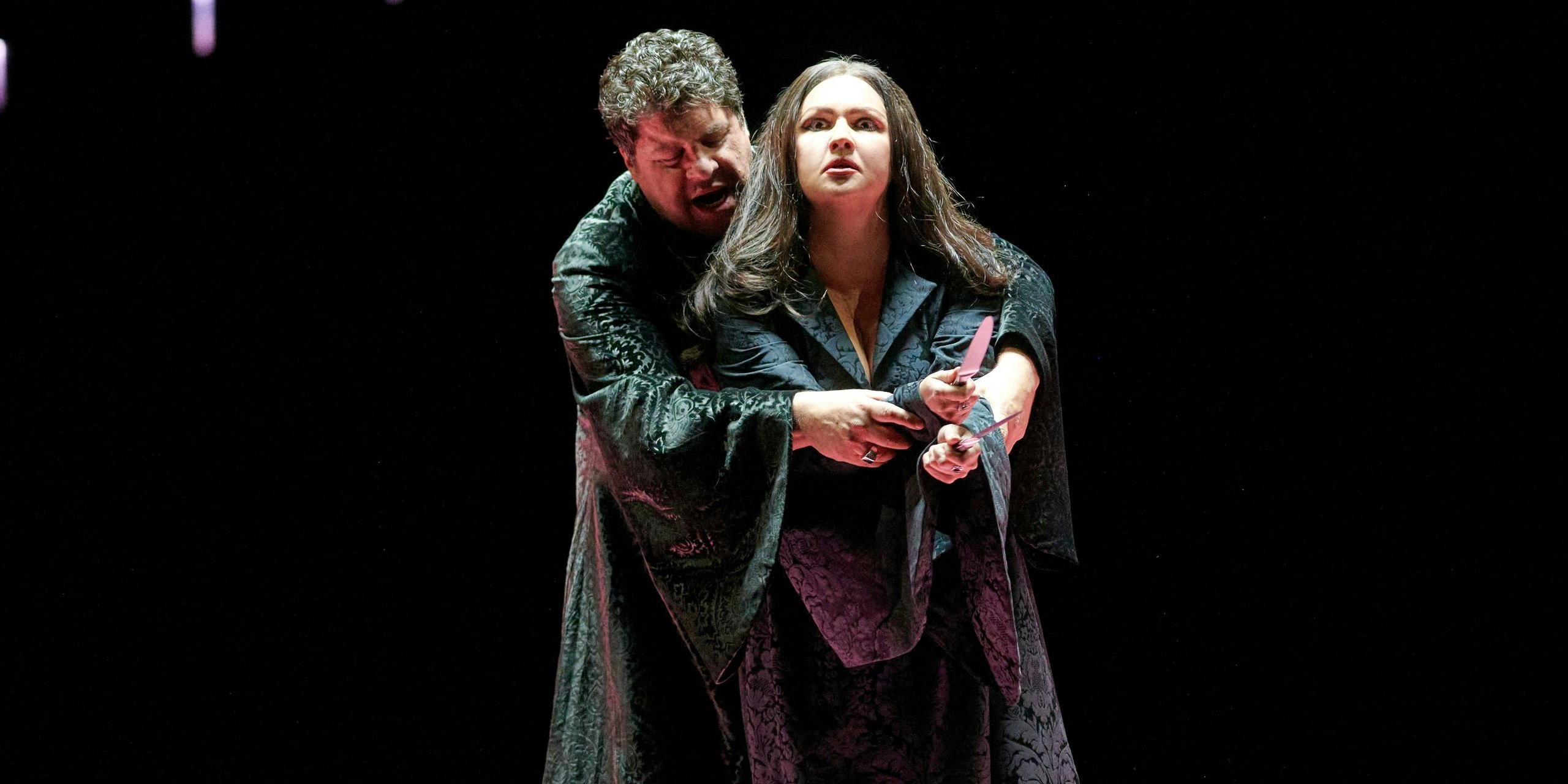 Anna Netrebko an der Spitze eines genialen Gesangsensembles