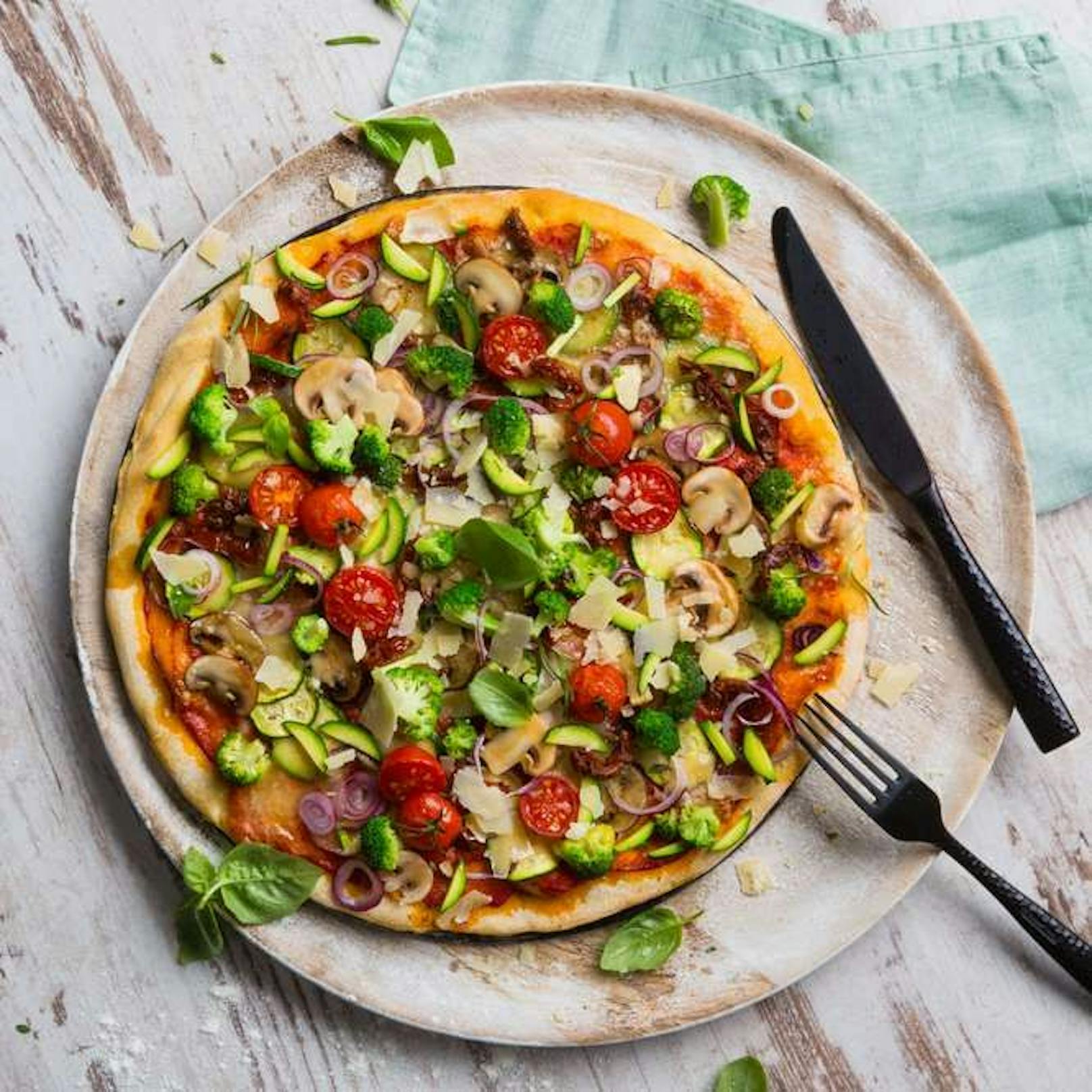 Der Vergleich der Geschlechter zeigt: Frauen bestellen häufiger Pizzabeläge mit Gemüse als Männer. 15 Prozent der Frauen gaben an, meistens vegetarische Pizzen zu bestellen. Bei den Männern waren es nur knapp 7 Prozent.