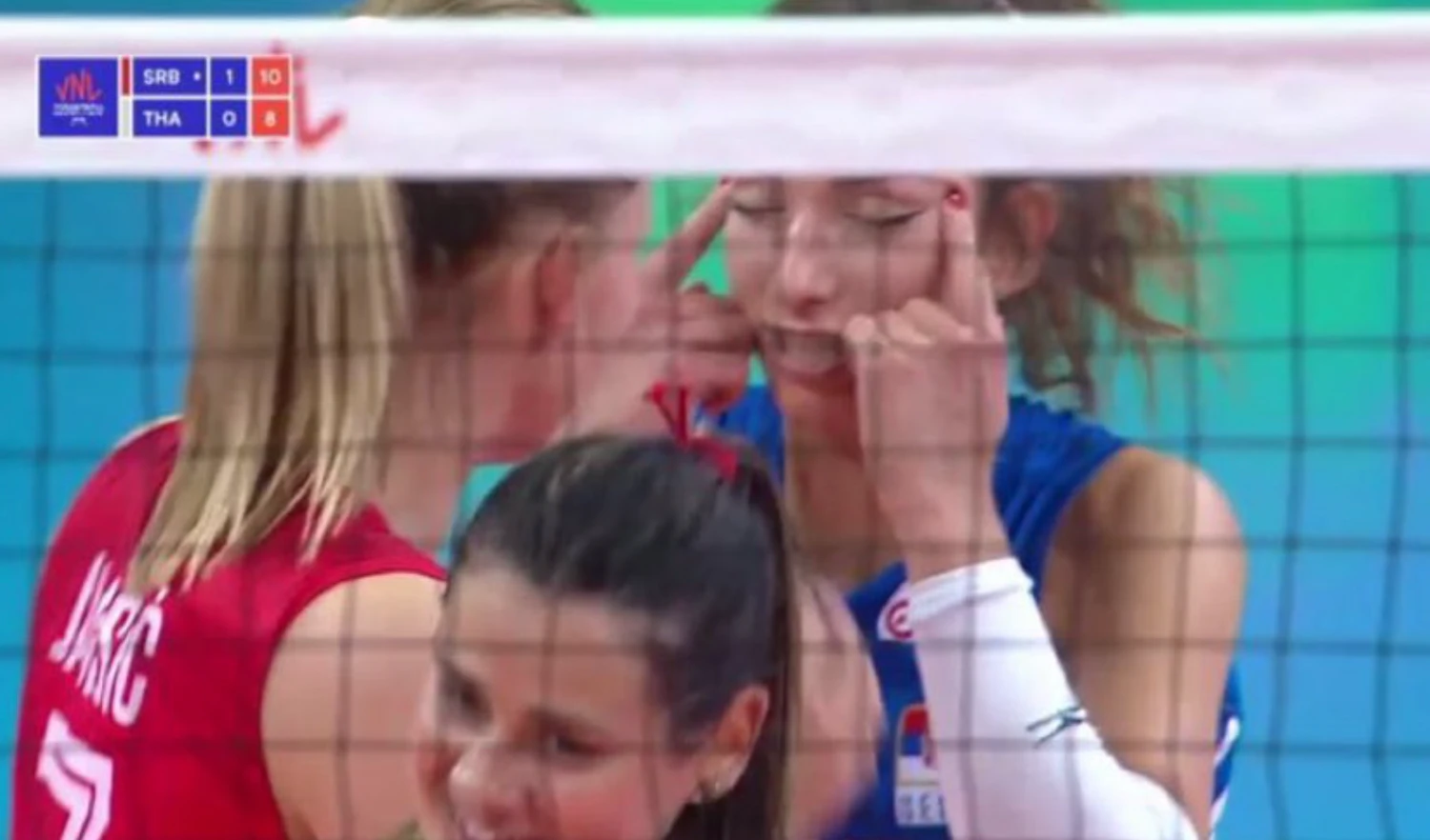 Sanja Djurdjevic wurde für diese Geste gesperrt.