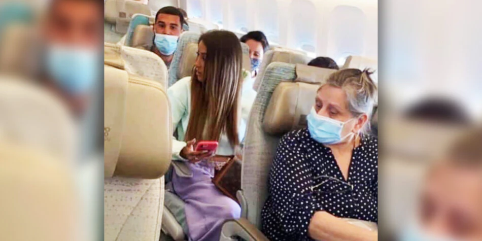Oceane El Himer saß in der Economy-Class.