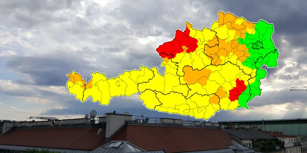 Gewitter-Wolken verdunkeln den Himmel über Wien.