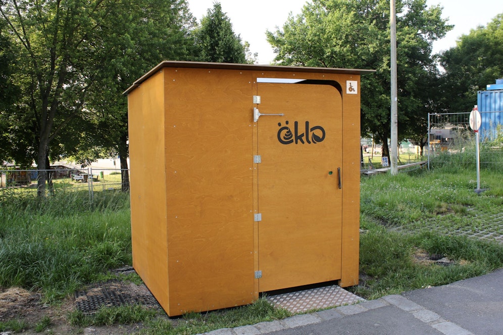So sieht es  aus das Öklo.